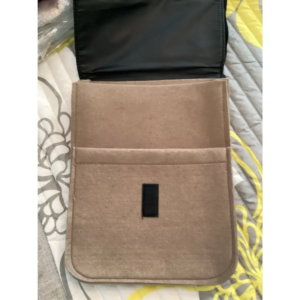 NWOT Travelwell Eco Felt Tablet Beige Bag crossbody Mini Tablet Messenger